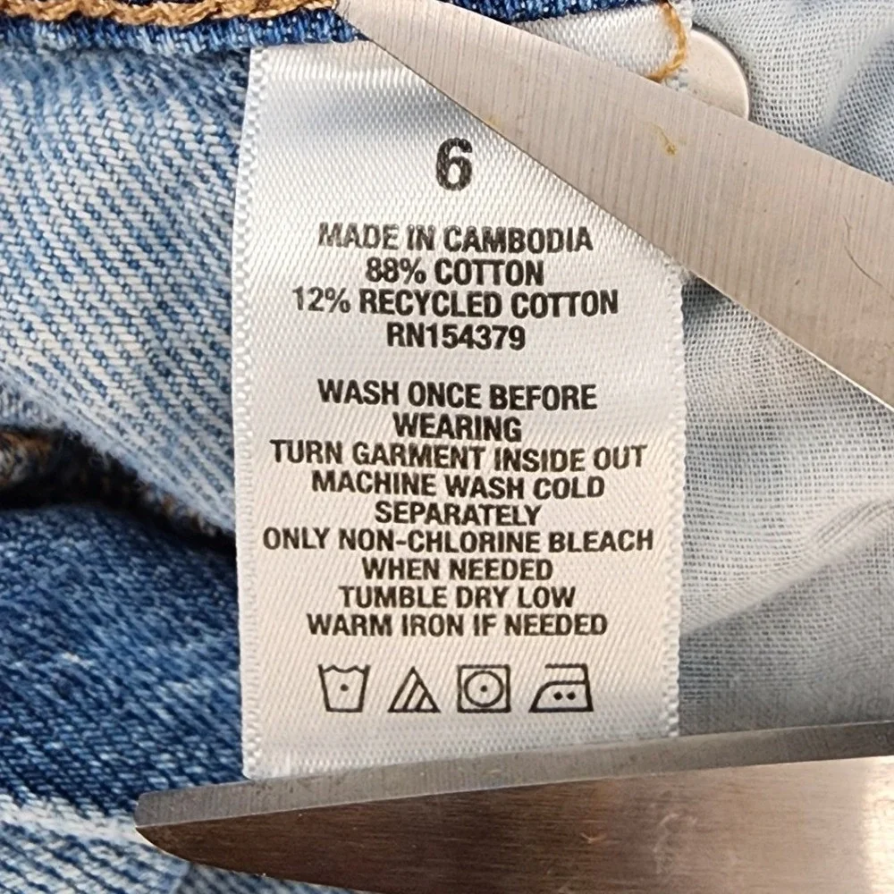 Aeropostale Mom Jean High Rise Distressed Light Wash Denim Size 6
